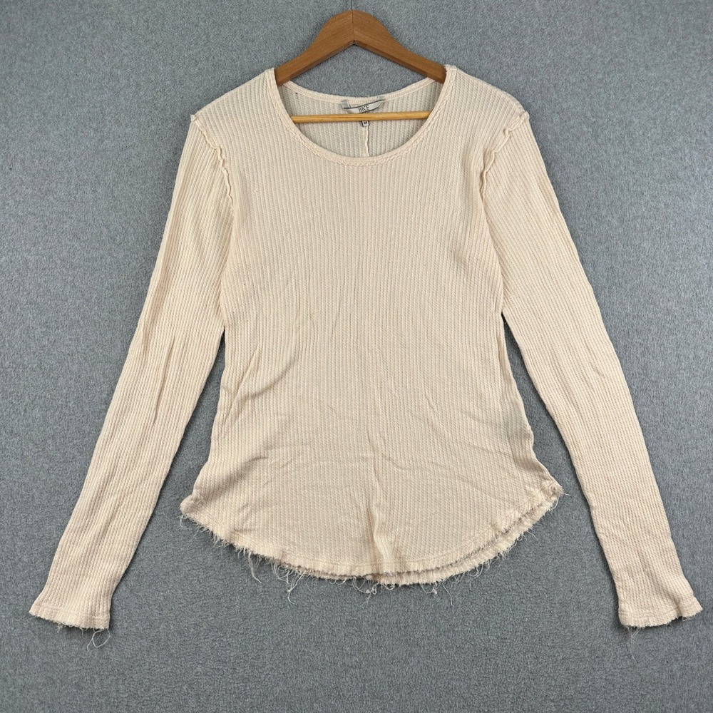 BKE Top Womens Medium BKER15353 Beige Waffle Knit Raw Hem Long Sleeve